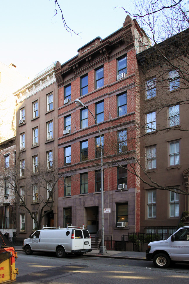 117 Waverly Pl in New York, NY - Building Photo - Building Photo