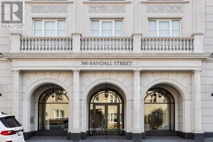 300 Randall St in Oakville, ON - Building Photo