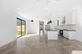 2101 Thrasher Ln in Austin, TX - Building Photo - Building Photo