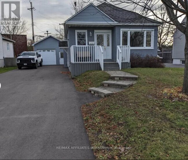 422 Regis Ave in Ottawa, ON - Building Photo - Building Photo