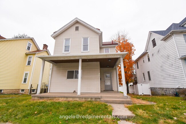 17 Walnut St, Unit 1 in Crafton, PA - Building Photo - Building Photo