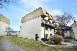 404 Bay Village Dr, Unit Bay Village Dr Bldg. 4 in Rochester, NY - Building Photo