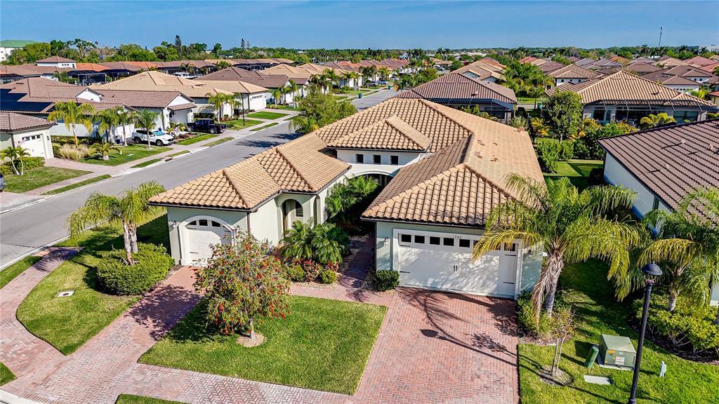 1702 5th St E in Palmetto, FL - Building Photo