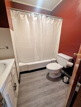 512 Middle Ave, Unit B in Wilmerding, PA - Building Photo - Building Photo