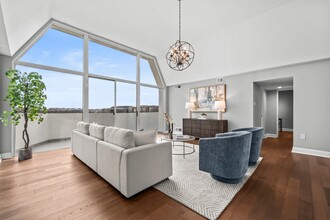 700 7th St SW, Unit 813 in Washington, DC - Building Photo - Building Photo