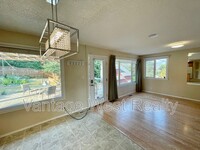 1145 Thomas Rd in West Kelowna, BC - Building Photo - Building Photo