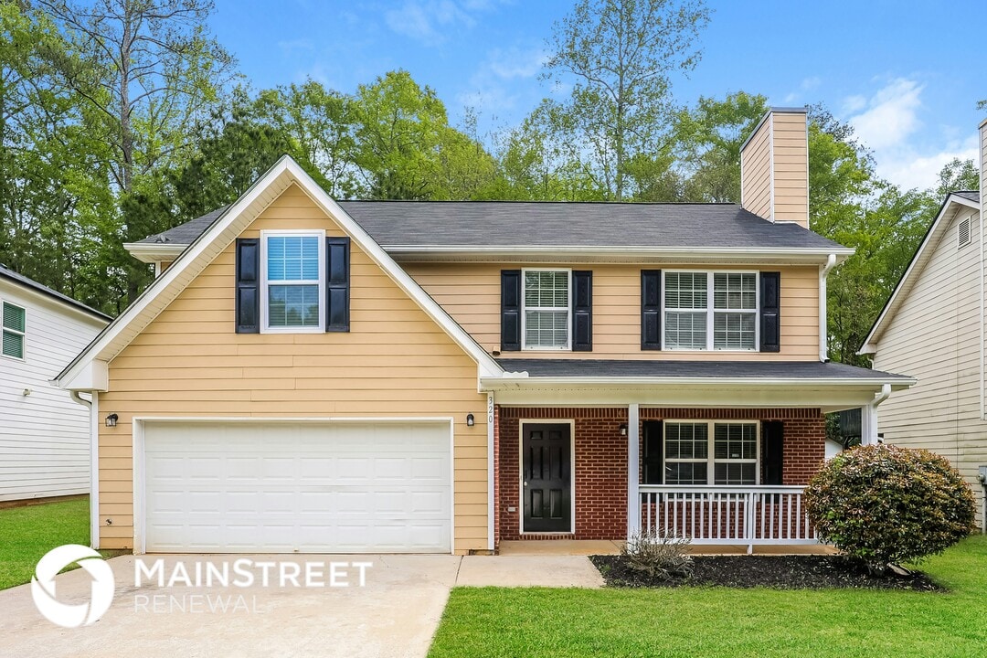 320 Valley View Dr in Fairburn, GA - Building Photo