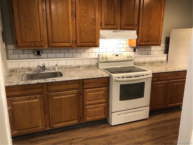 property at 1941 New Hackensack Rd
