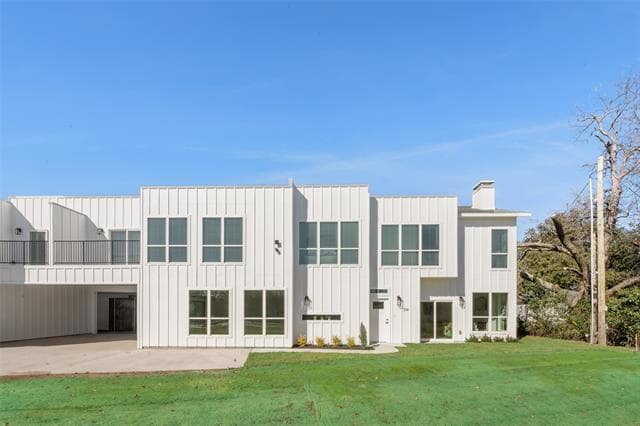 property at 314 S Glasgow Dr