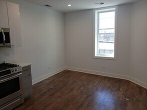 2347 W Taylor St in Chicago, IL - Foto de edificio - Building Photo
