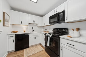 ReNew Waltham in Waltham, MA - Foto de edificio - Building Photo