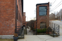 Glenark Landing Apartments in Woonsocket, RI - Foto de edificio - Building Photo