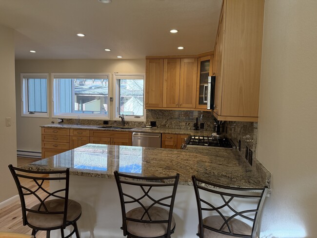 2833 Kinnickinnick Rd in Vail, CO - Building Photo - Building Photo