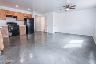 8559 Spouse Dr in Prescott Valley, AZ - Foto de edificio - Building Photo