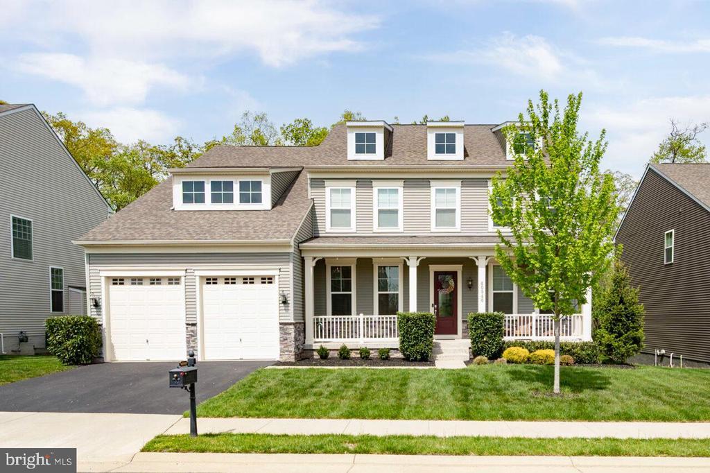 40946 Munson Woods Pl in Stone Ridge, VA - Building Photo