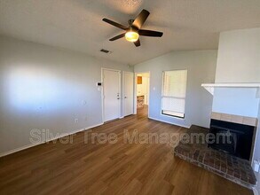 6847 S Creek Dr in Fort Worth, TX - Building Photo - Building Photo