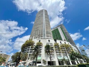 1750 N Bayshore Dr, Unit 5008 in Miami, FL - Building Photo - Building Photo