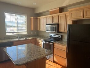 814 Overcup St in Medford, OR - Building Photo - Building Photo
