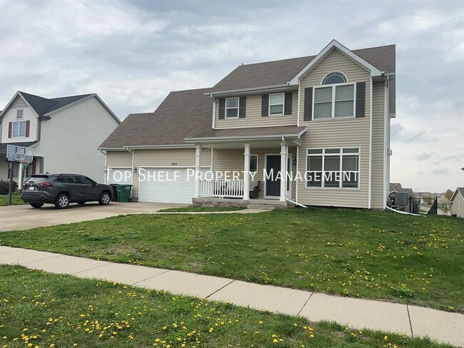property at 332 NW Driftwood Dr