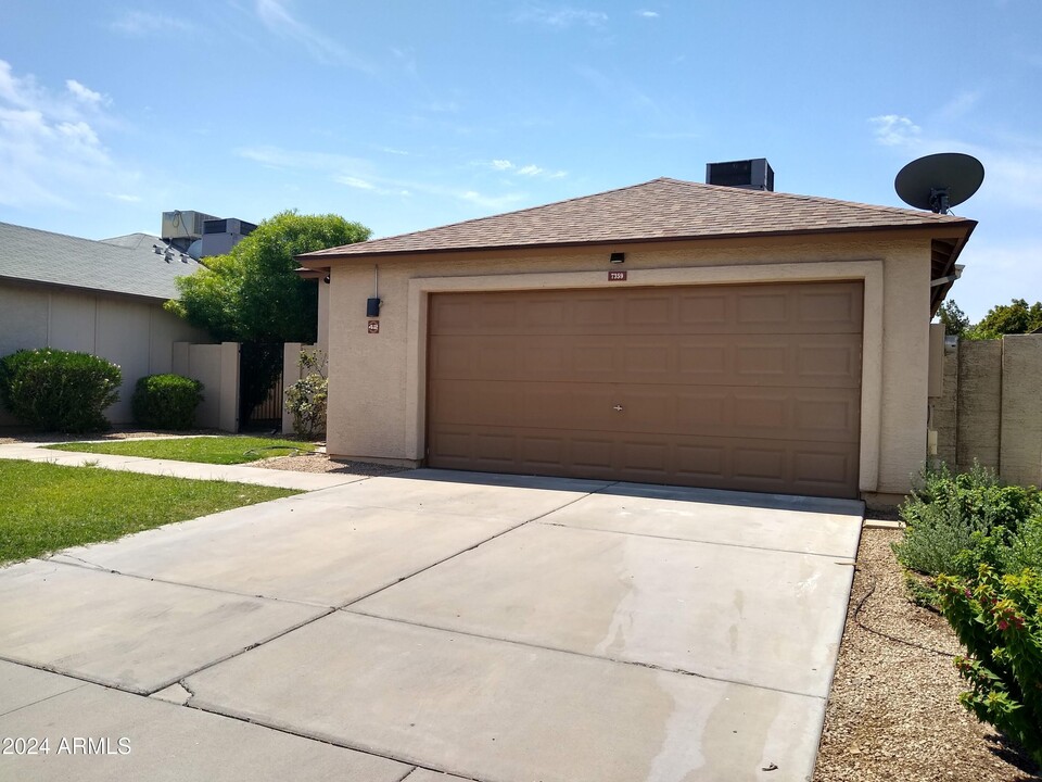 7359 W Greer Ave in Peoria, AZ - Building Photo