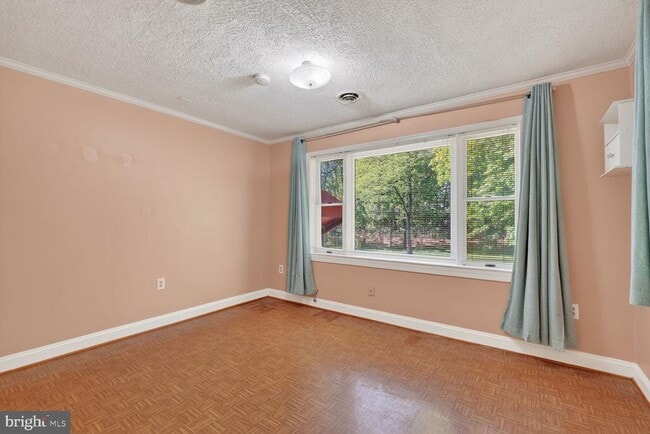 6013 Neilwood Dr in Rockville, MD - Building Photo - Building Photo