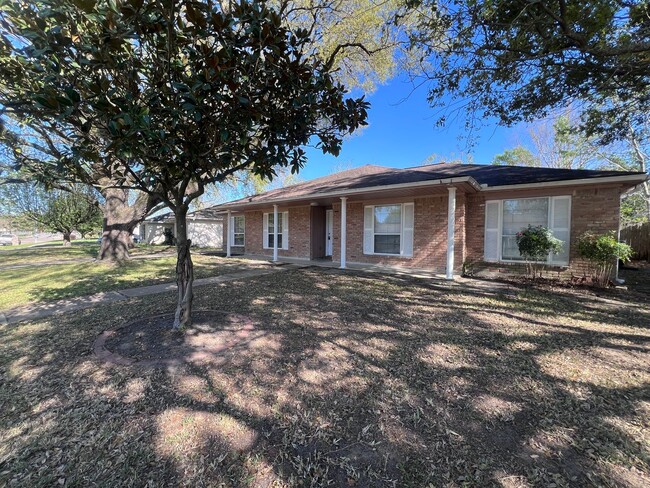 property at 5423 Long Creek Ln
