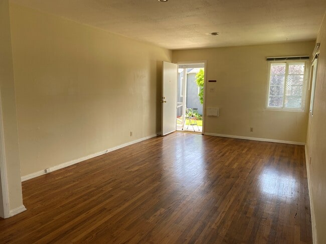 8836 Ramsgate Ave, Unit 8836 in Los Angeles, CA - Building Photo - Building Photo