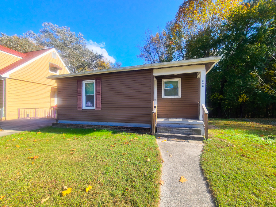 1808 Freeman St in Hopewell, VA - Building Photo