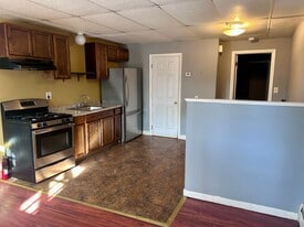 5 Crescent St in Ansonia, CT - Building Photo