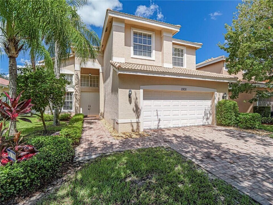 1931 Grey Falcon Cir SW in Vero Beach, FL - Building Photo