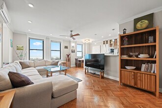 2000 N Lincoln Park W in Chicago, IL - Building Photo - Building Photo