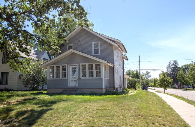 433 5th Ave NE