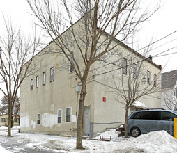 561 Thomas Ave in St. Paul, MN - Building Photo - Building Photo