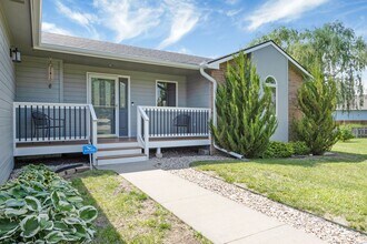 8629 Eagle's Landing Cir in Manhattan, KS - Building Photo - Building Photo