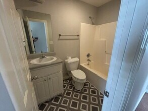 1213B Price Dr in Greenville, NC - Foto de edificio - Building Photo