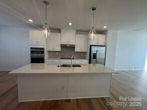 9458 Senator Royall Dr in Charlotte, NC - Foto de edificio - Building Photo