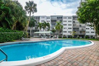 1425 Atlantic Shores Blvd in Hallandale Beach, FL - Building Photo - Building Photo