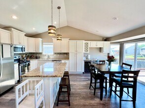 4728 Plumthicket Dr in Manhattan, KS - Building Photo - Building Photo