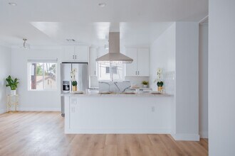 1211 Detroit N St, Unit 16 in West Hollywood, CA - Foto de edificio - Building Photo