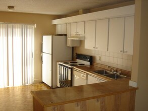 Forest Glen in West Palm Beach, FL - Building Photo - Interior Photo