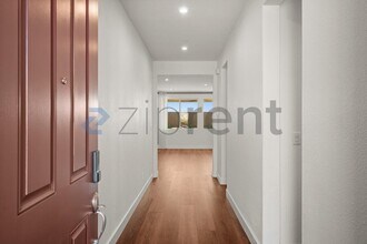 1465 Blossom Way in Dixon, CA - Foto de edificio - Building Photo