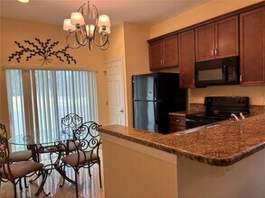 2060 Royal Vista Ct in Orlando, FL - Building Photo - Building Photo