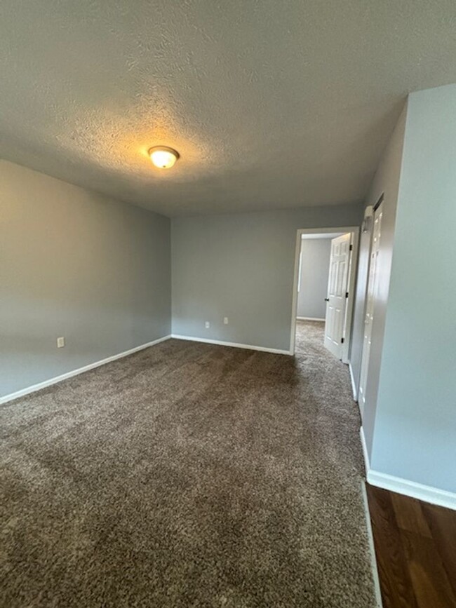 437 Wood Creek Dr-Unit -437 Wood Creek Dr. #23 in Radcliff, KY - Building Photo - Building Photo