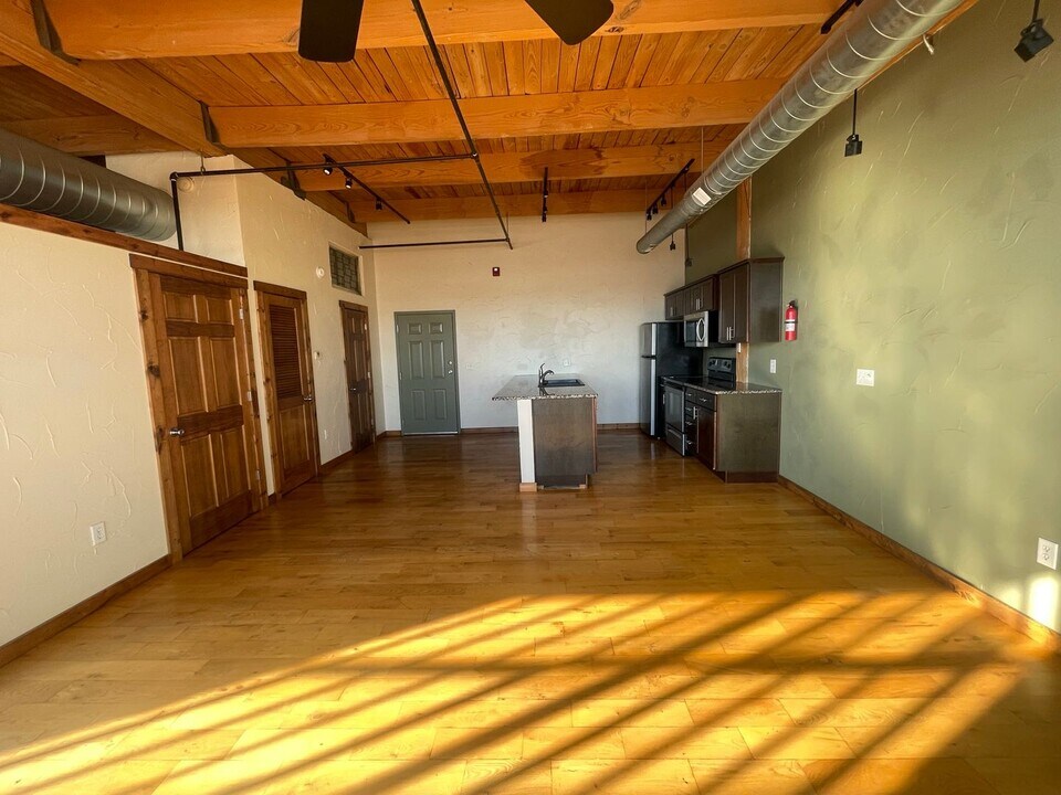 601 N National Ave in Springfield, MO - Building Photo