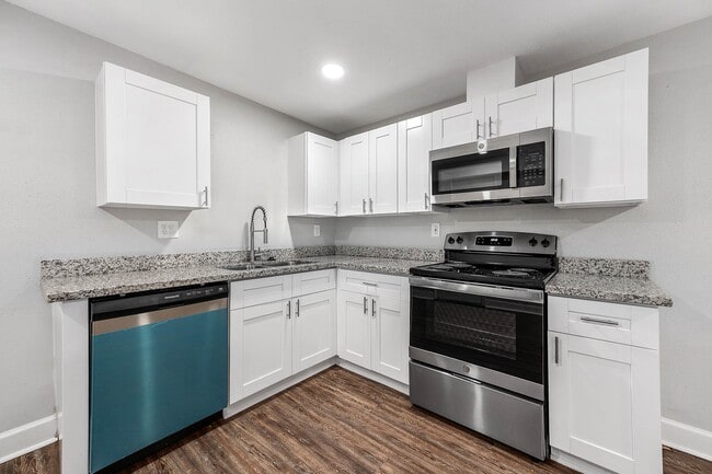 property at 611 N Pruett St