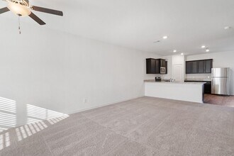213 Sunnymeade Ln in Jarrell, TX - Building Photo - Building Photo