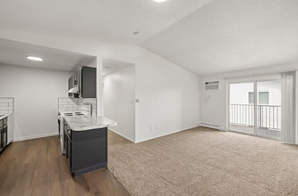 Ivy II in Des Moines, IA - Building Photo - Building Photo