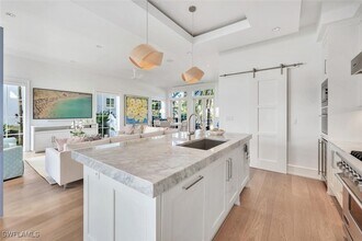 982 9th Ave S in Naples, FL - Building Photo - Building Photo