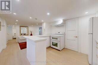 22 Pitt Ave in Toronto, ON - Building Photo - Building Photo