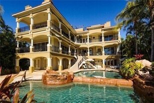 232 Bayshore Dr in Cape Coral, FL - Building Photo